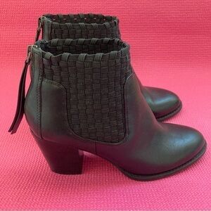 Jessica Simpson Women's Yeni Leather/Woven Elastic  Black, Size 6 (36)